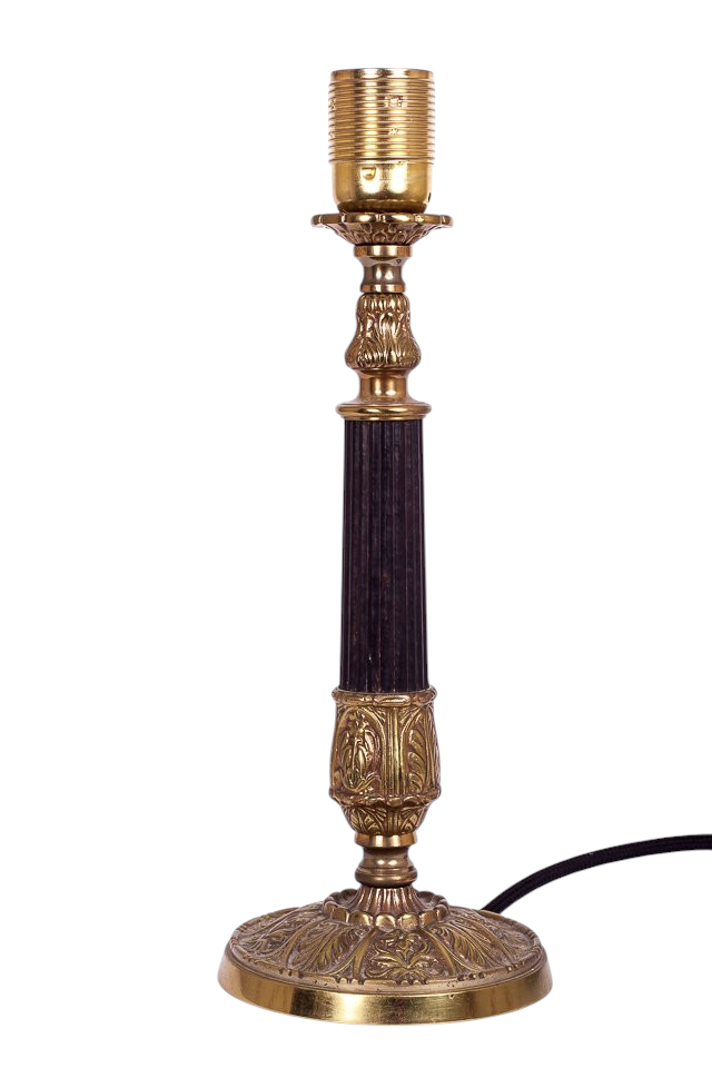 Elegant vintage bordslampa i guldfärgad mässing med svart rund textilkabel