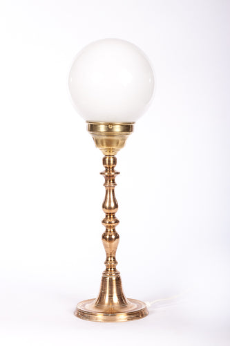 Elegant bordslampa med glob