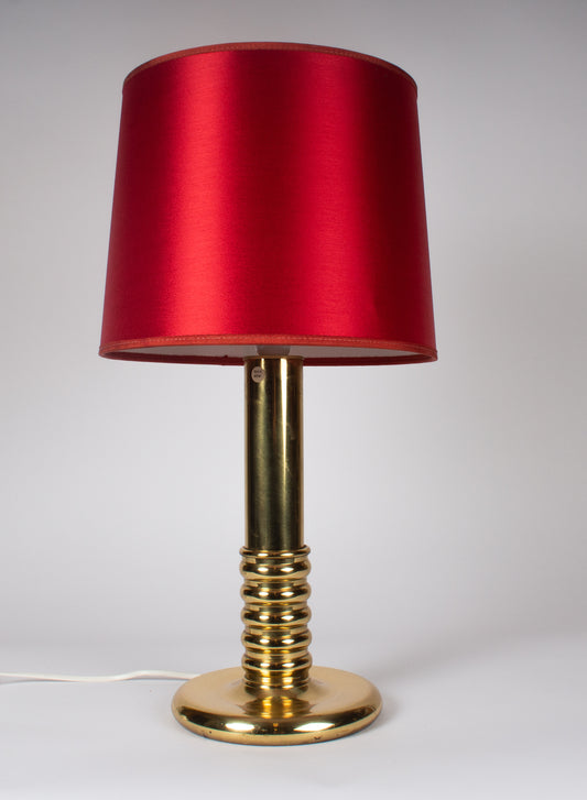 Bordslampa från 1970-talet tillverkad i mässing. Klassisk retro belysning.
