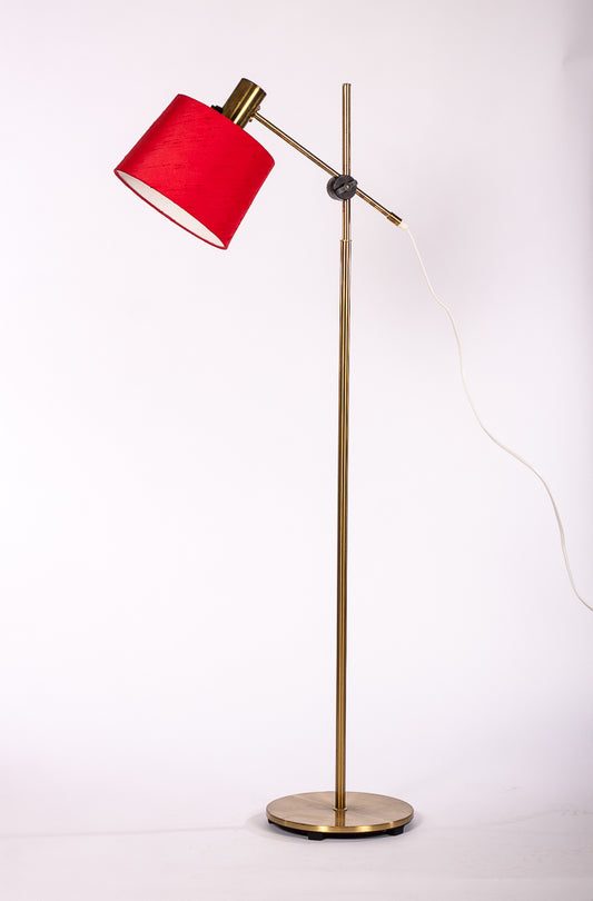 Höj- och sänkbar lampa med stomme i mässing och originalskärm i röd textil, Falkenbergs Belysning
