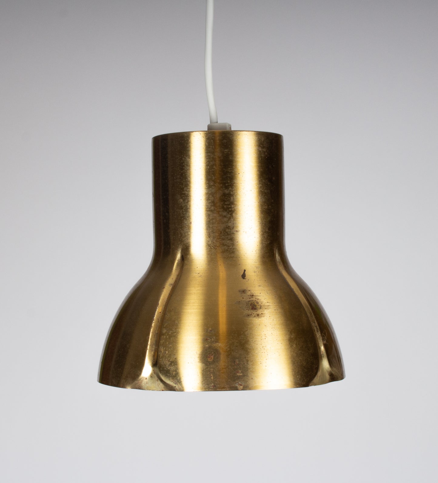 Fönsterlampa i mässing, säljs parvis. Klassisk vintage belysning med tidlös mässingsdetalj.
