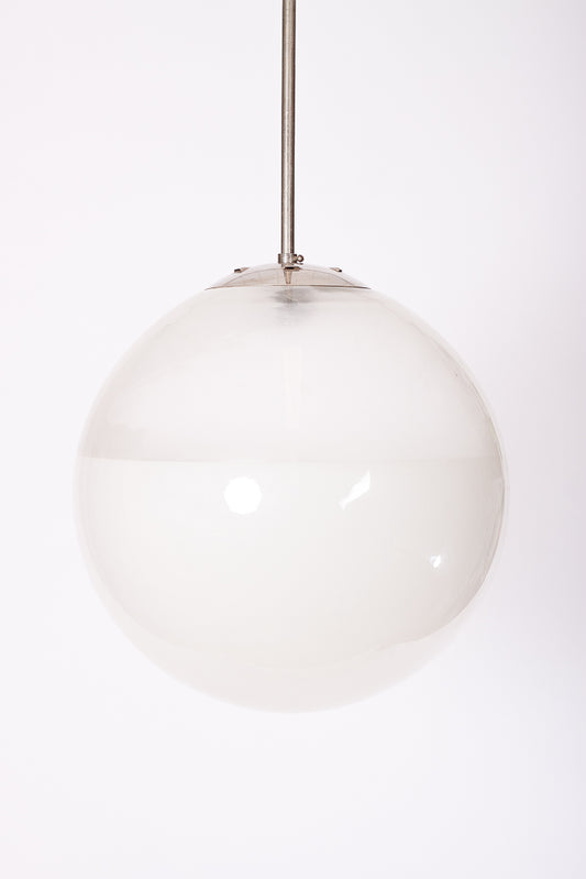 Funkisglob med frostat och vitt glas. Från skolmiljö 1920-40-tal
