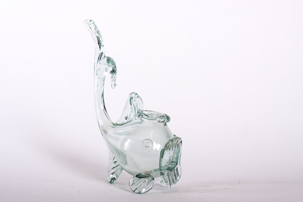 Liten fiskvas i gröntonat klarglas från Stockholms Glasbruk, designad av Ture Berglund. 
