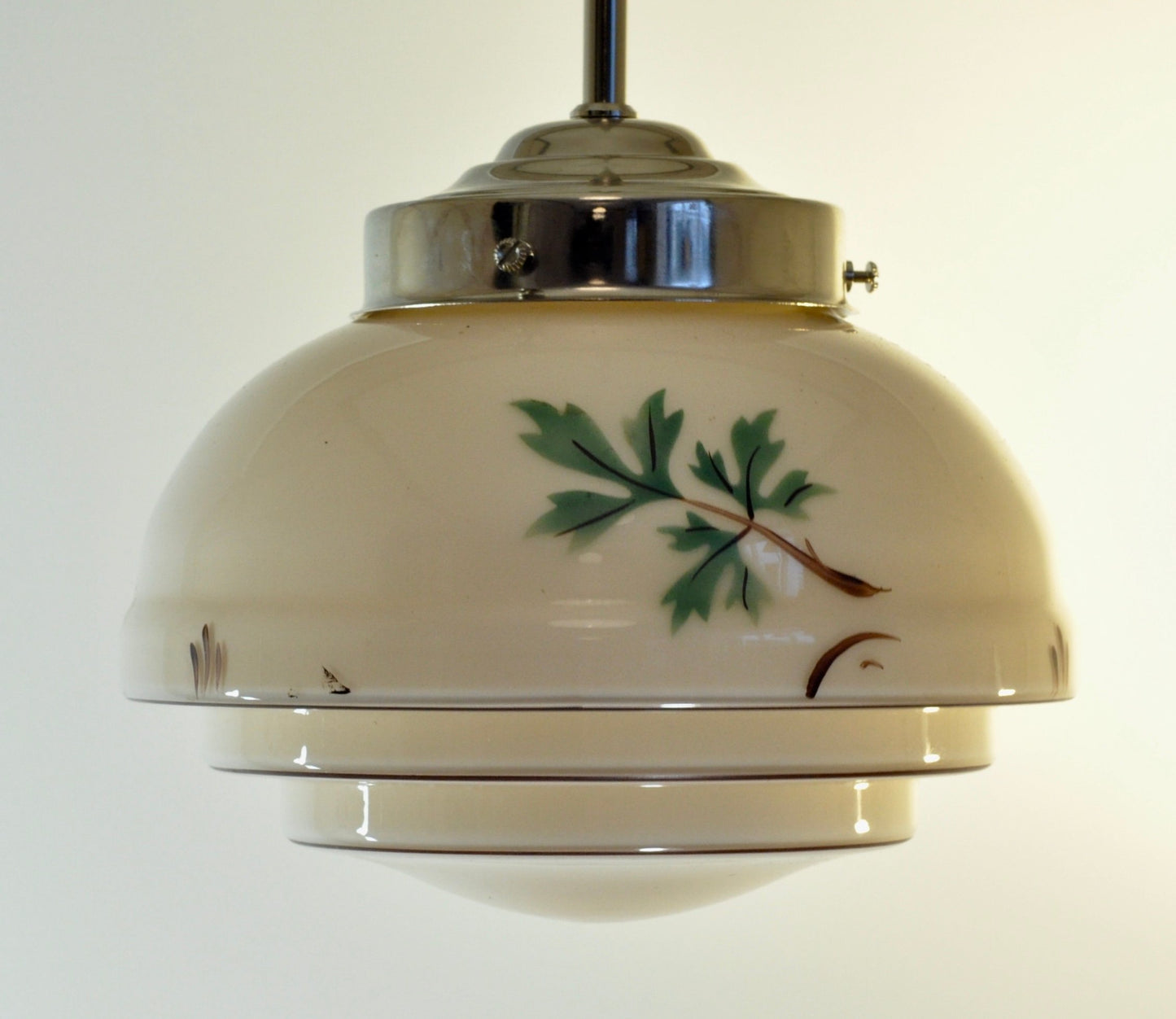 Beige lampkupa med botanisk lövdekor, 1930 till 1950-tal
