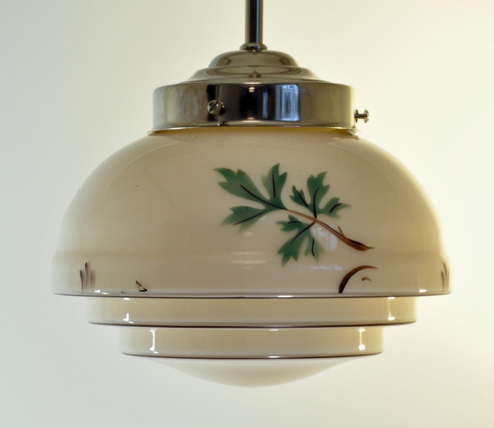 Beige lampkupa med botanisk lövdekor, 1930 till 1950-tal
