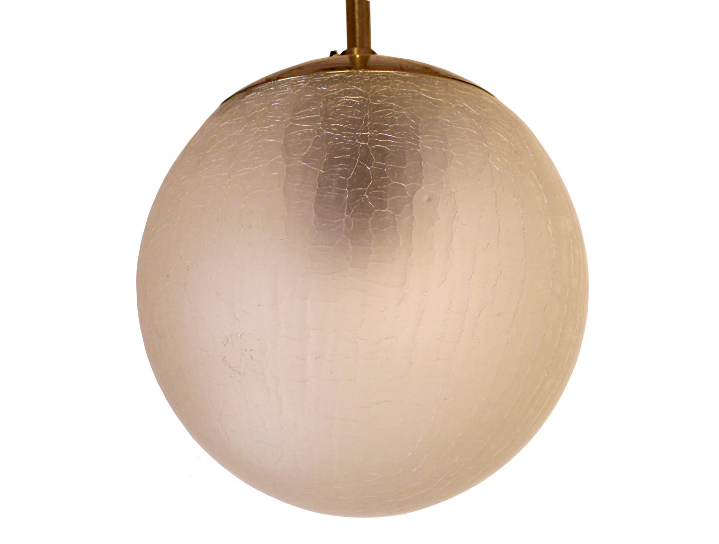 Liten rund lampkupa i frostat och krackelerat glas. Mjukt diffuserat ljussken
