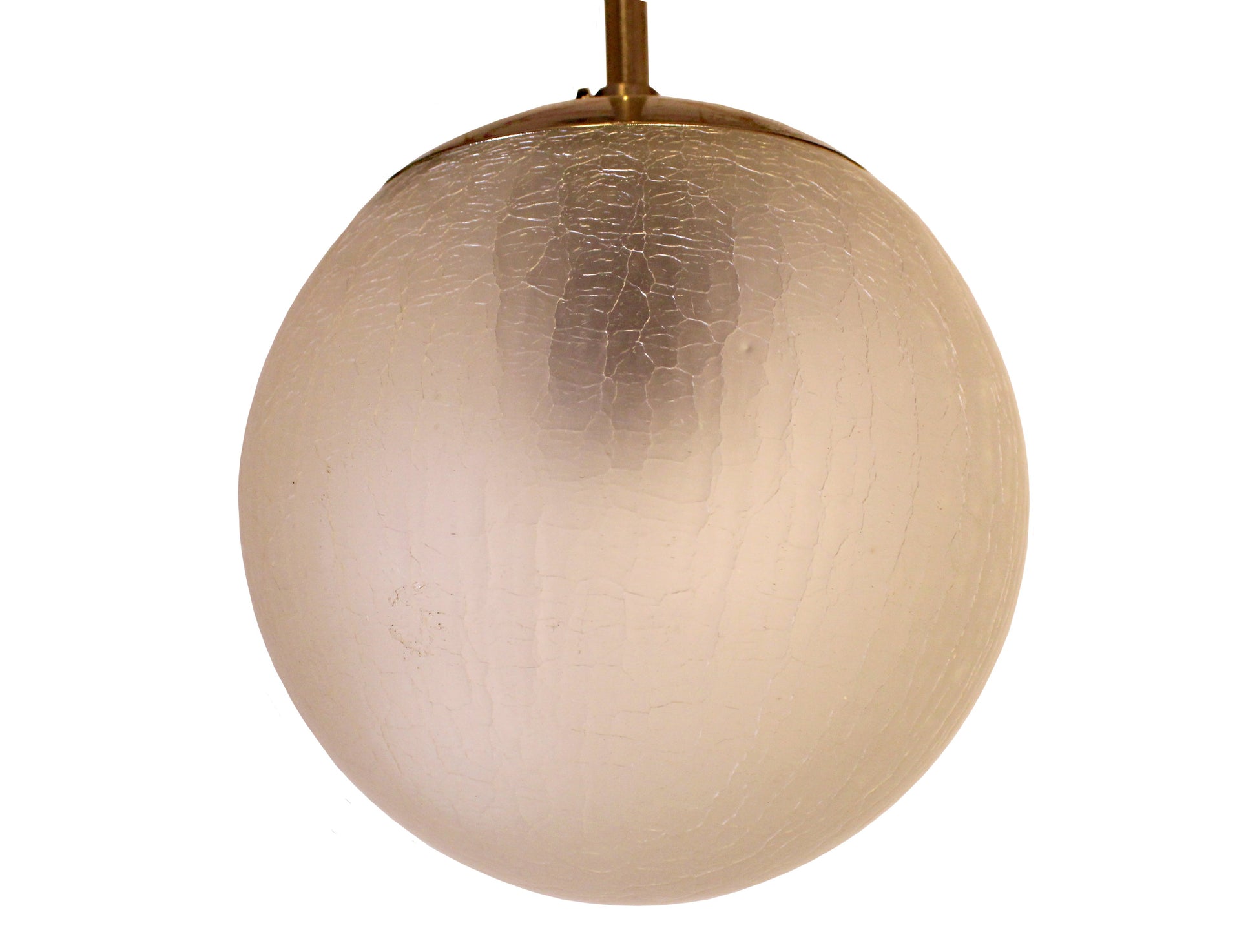 Liten rund lampkupa i frostat och krackelerat glas. Mjukt diffuserat ljussken
