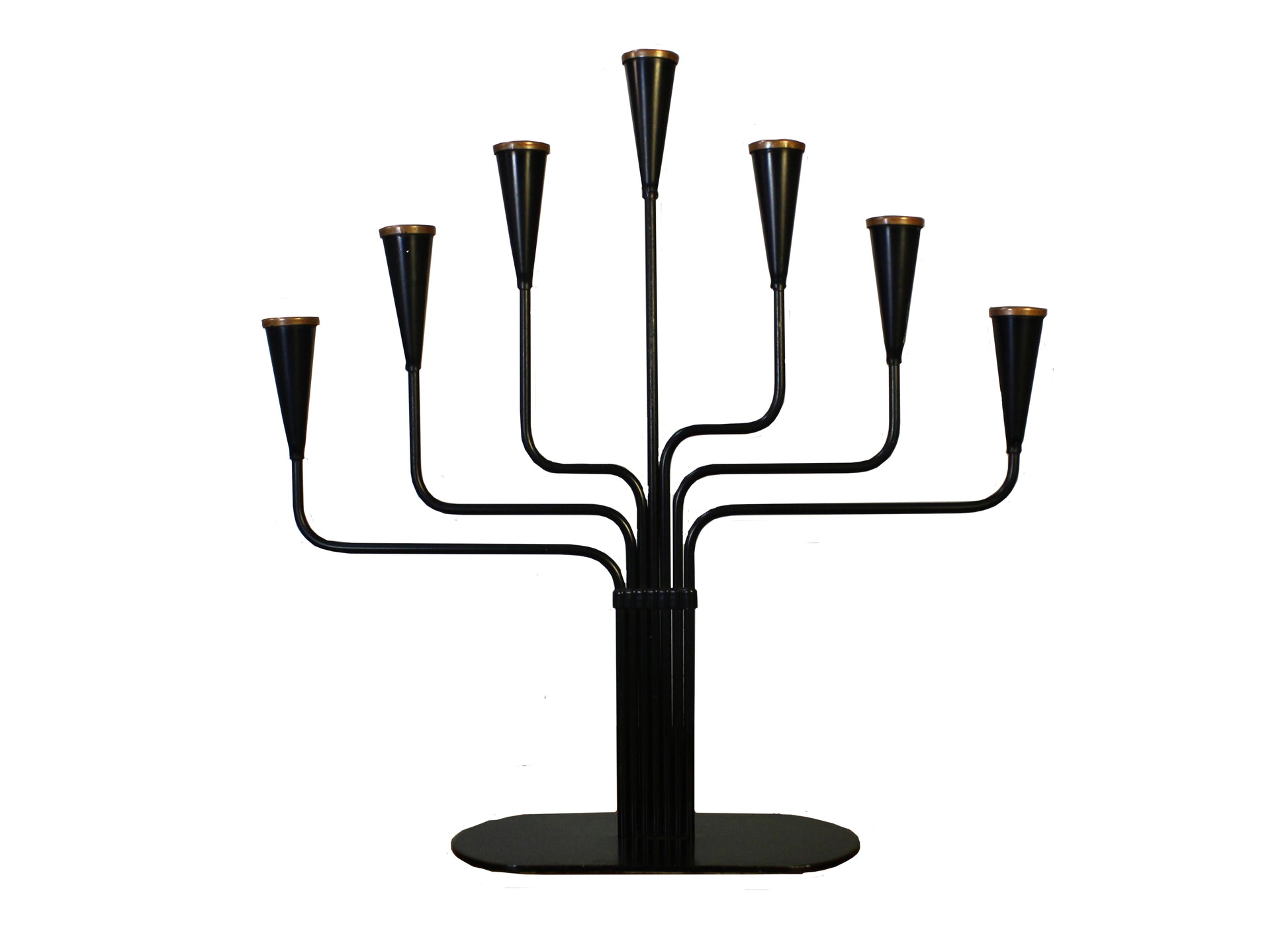 Adventsljusstake i metall för smala ljus från Ystad Metall, designad av Gunnar Ander. 
